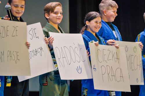 Gala_TT_03.jpg Gala_TT_03.jpg