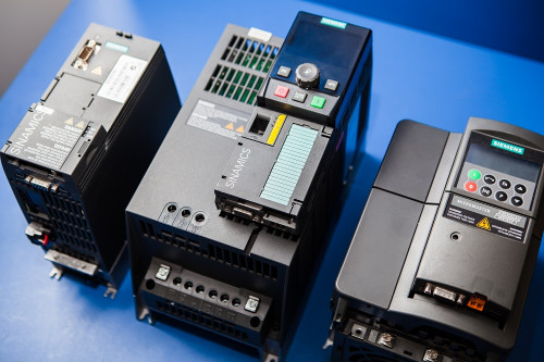 Serwis falowników Siemens.jpg Serwis falowników Siemens.jpg